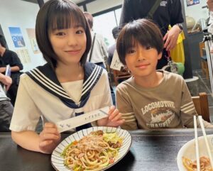 Ami Touma Instagram - 「#おいしくて泣くとき」キャストの皆さんが解禁されました！素敵な俳優の方々とこの作品でご一緒する事かできてとても嬉しく思います。早く見て欲しいと思える作品です！
そして、事務所の後輩の #矢崎滉 くんが私が演じる夕花の弟・幸太役で出演しています。今作が映画初出演みたいです！初日から緊張が漂うシーンでしたが、ずっと集中して頑張ってました😊
お楽しみに✨