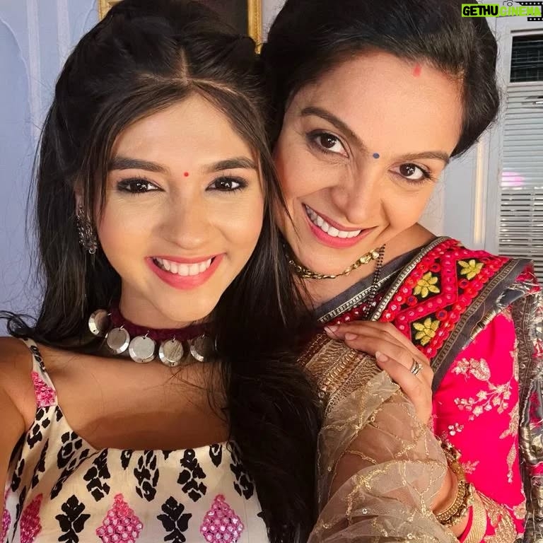 Ami Trivedi - 26.2K Likes - Bts with my munchkin @pranalirathodofficial ❤