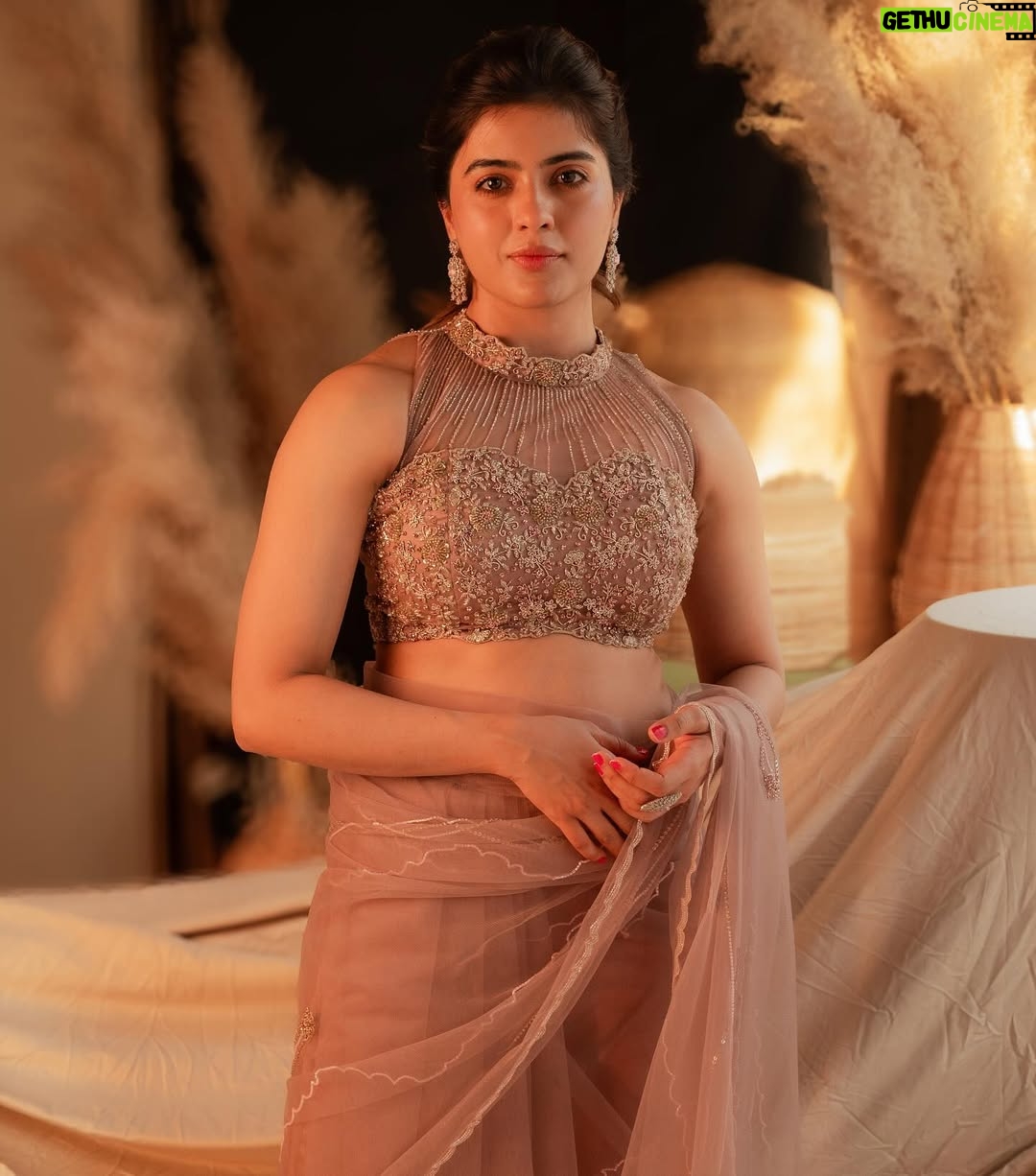 Amritha Aiyer - 280.6K Likes - Just a little Chuttamalle feels 🥰
.
📸 - @irst_photography
Makeup - @jiyamakeupartistry @mani_stylist_