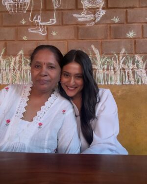 Amrutha Iyengar Instagram - My biggest strength, My biggest cheerleader, My everything! Can’t thank god enough for making me yours Amma thank you for everything.. and I love you the most🫂 

Happy birthday🤍 @bhargavi_ks62