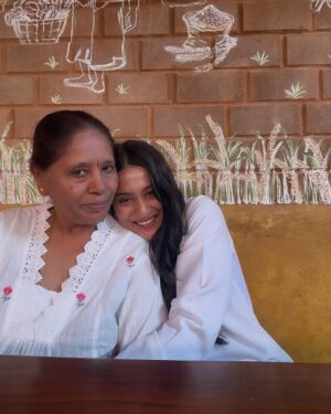 Amrutha Iyengar Instagram - My biggest strength, My biggest cheerleader, My everything! Can’t thank god enough for making me yours Amma thank you for everything.. and I love you the most🫂 

Happy birthday🤍 @bhargavi_ks62