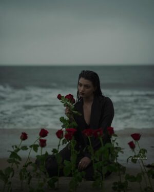 Amrutha Saju Instagram - La vie en rose🌹

📸 @kunjippaaru 
Special thanks to @kedarhist_