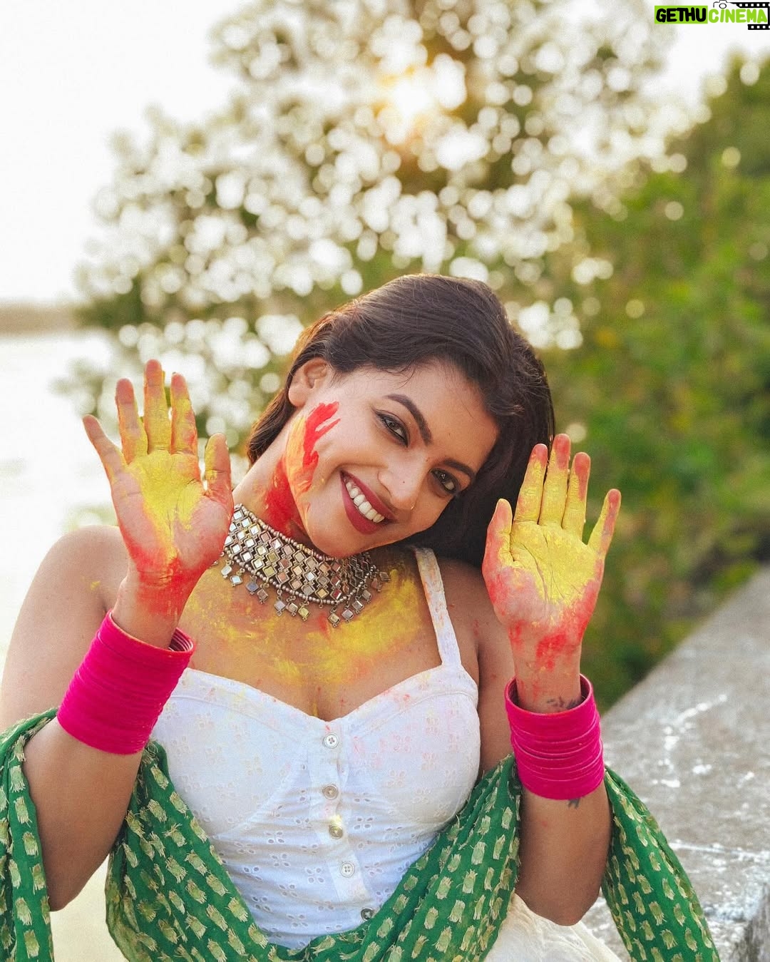 Amrutha Saju - 9.4K Likes - Messy hair, colorful face, and a heart full of happiness! 🌟🎨 #holihai
📸 @kedarhist_