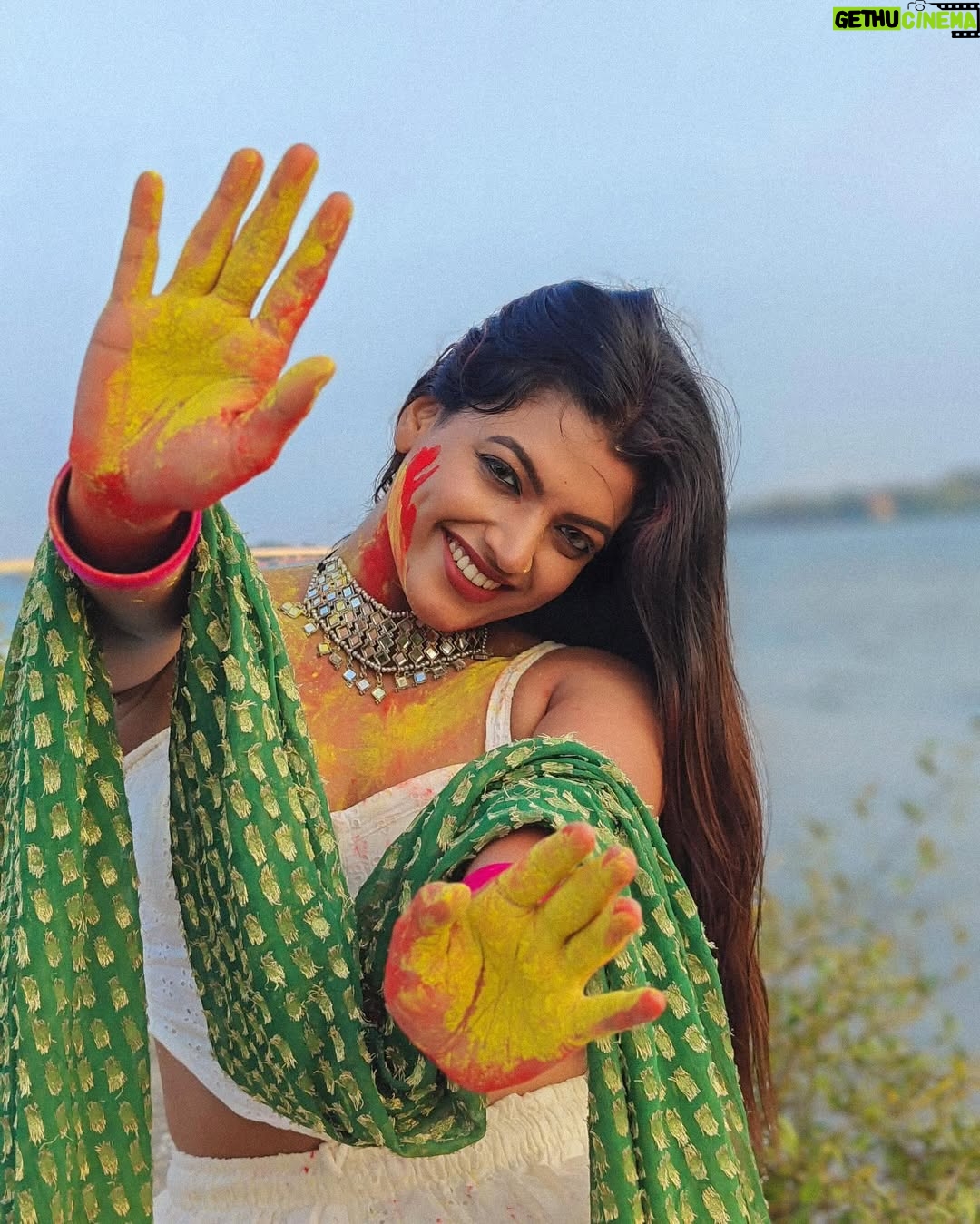 Amrutha Saju - 9.4K Likes - Messy hair, colorful face, and a heart full of happiness! 🌟🎨 #holihai
📸 @kedarhist_