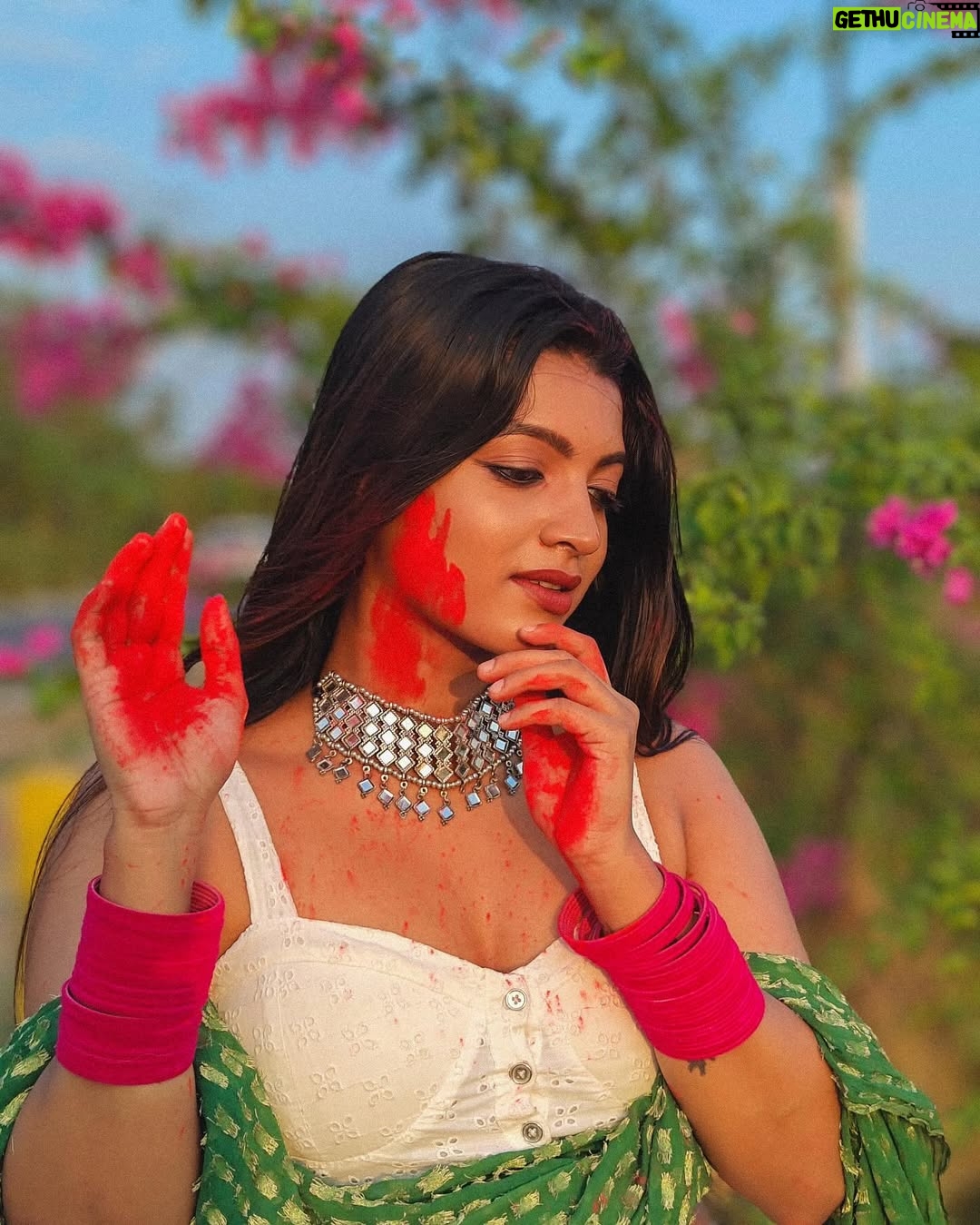 Amrutha Saju - 9.4K Likes - Messy hair, colorful face, and a heart full of happiness! 🌟🎨 #holihai
📸 @kedarhist_