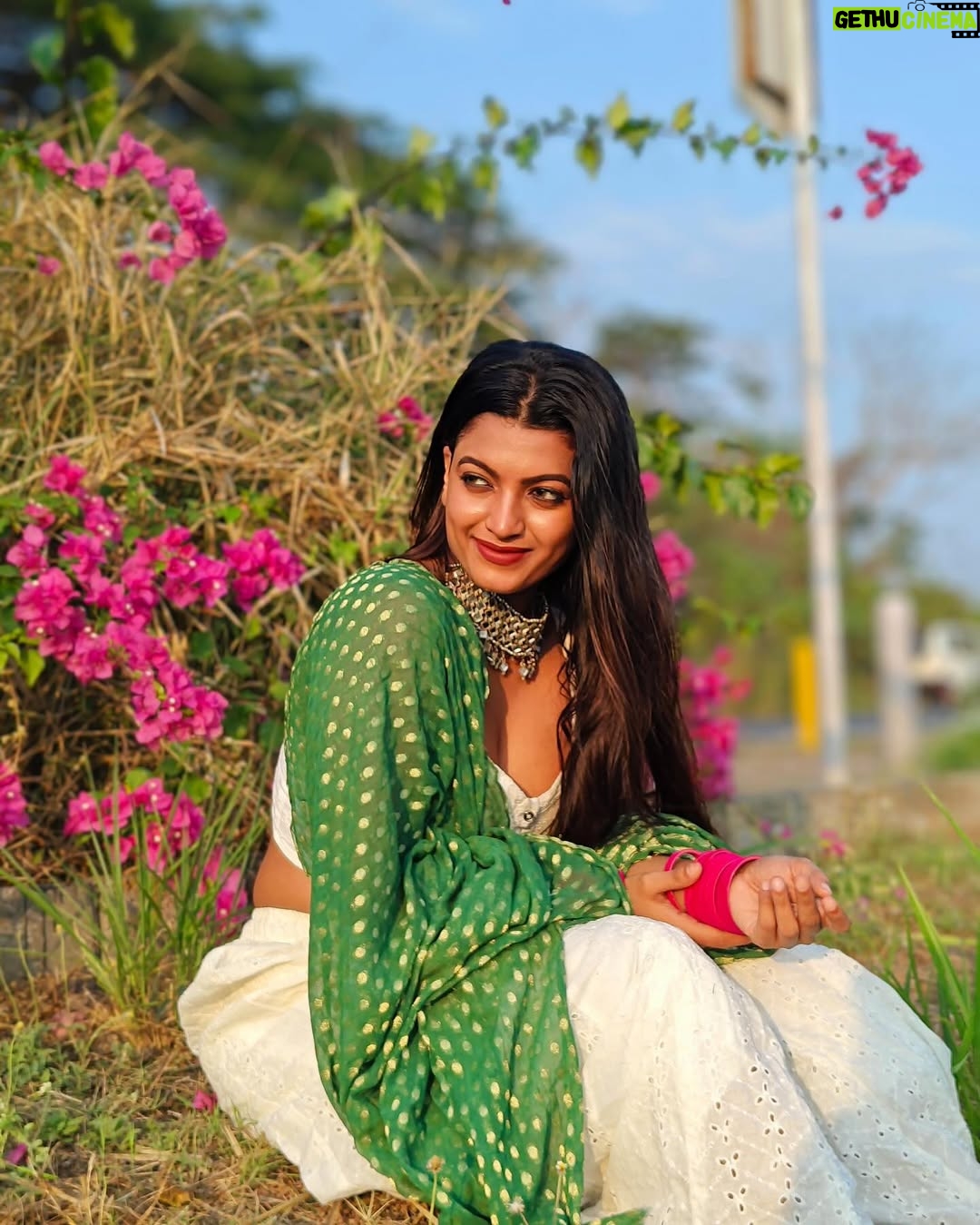 Amrutha Saju - 9.4K Likes - Messy hair, colorful face, and a heart full of happiness! 🌟🎨 #holihai
📸 @kedarhist_