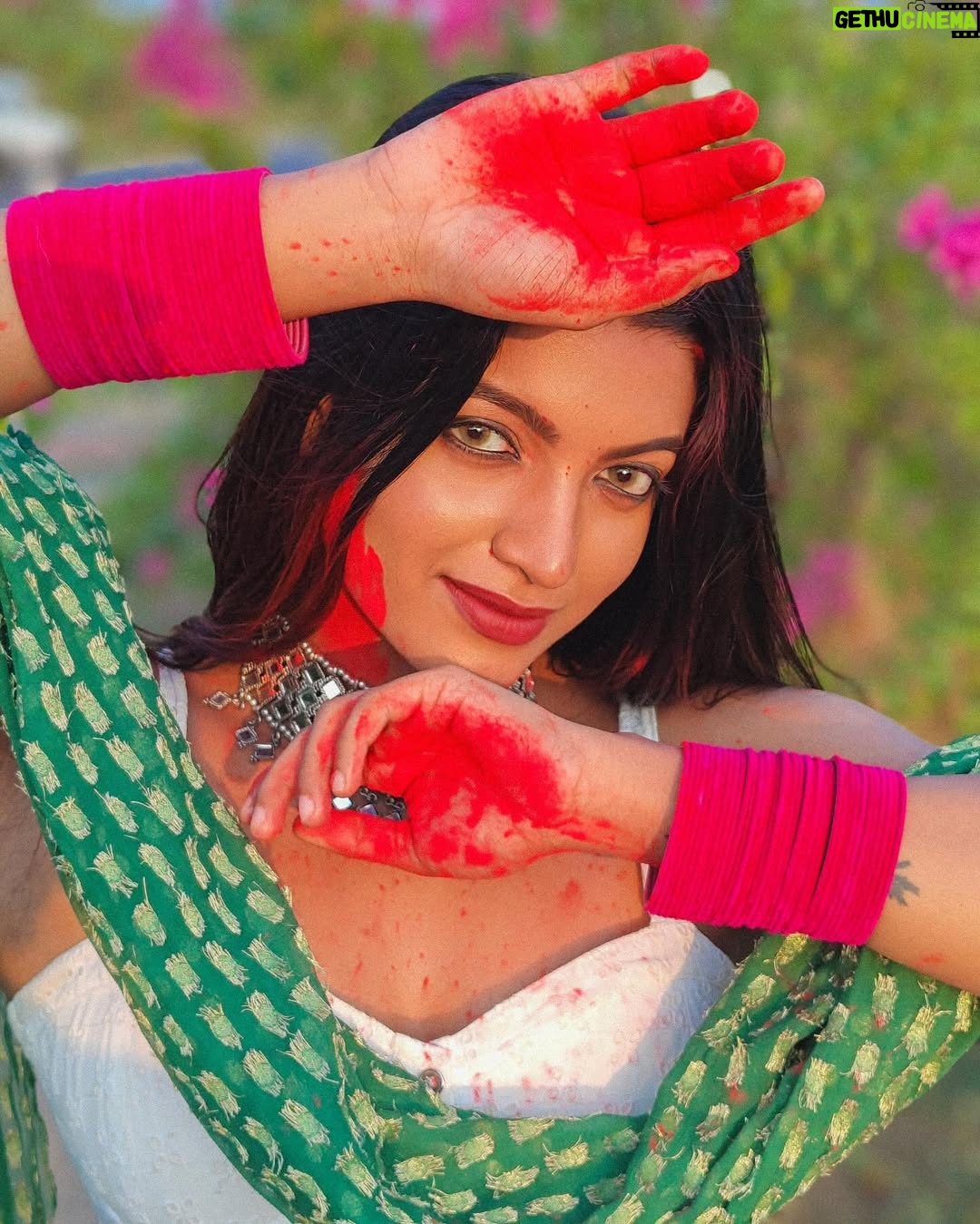 Amrutha Saju - 9.4K Likes - Messy hair, colorful face, and a heart full of happiness! 🌟🎨 #holihai
📸 @kedarhist_