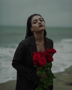 Amrutha Saju Instagram - La vie en rose🌹

📸 @kunjippaaru 
Special thanks to @kedarhist_