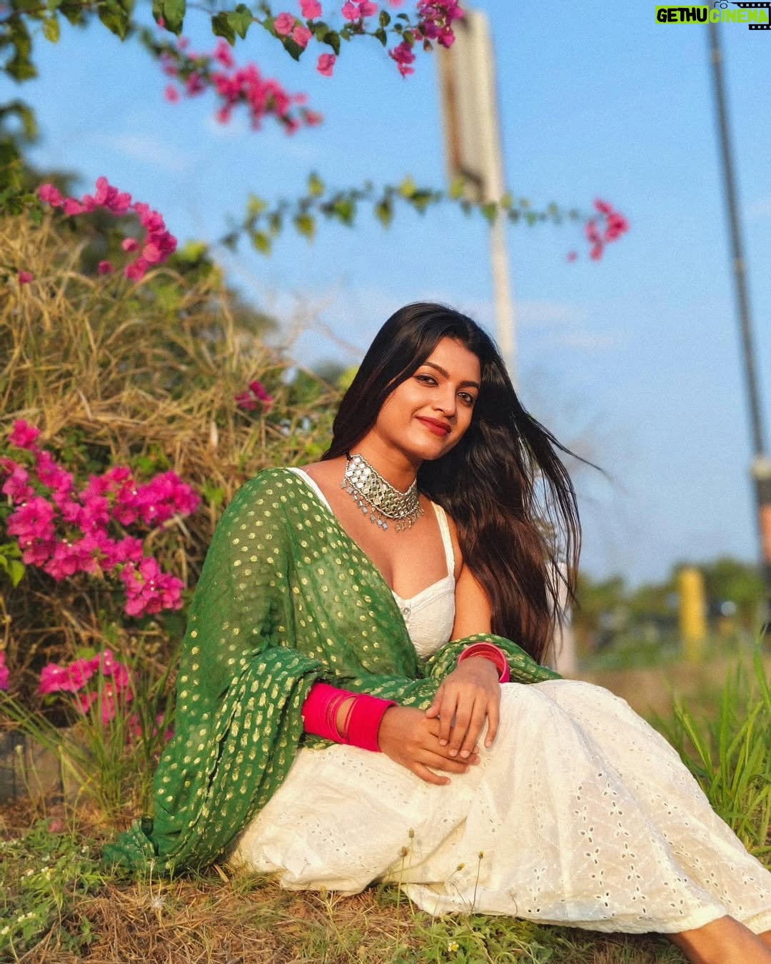 Amrutha Saju - 9.4K Likes - Messy hair, colorful face, and a heart full of happiness! 🌟🎨 #holihai
📸 @kedarhist_