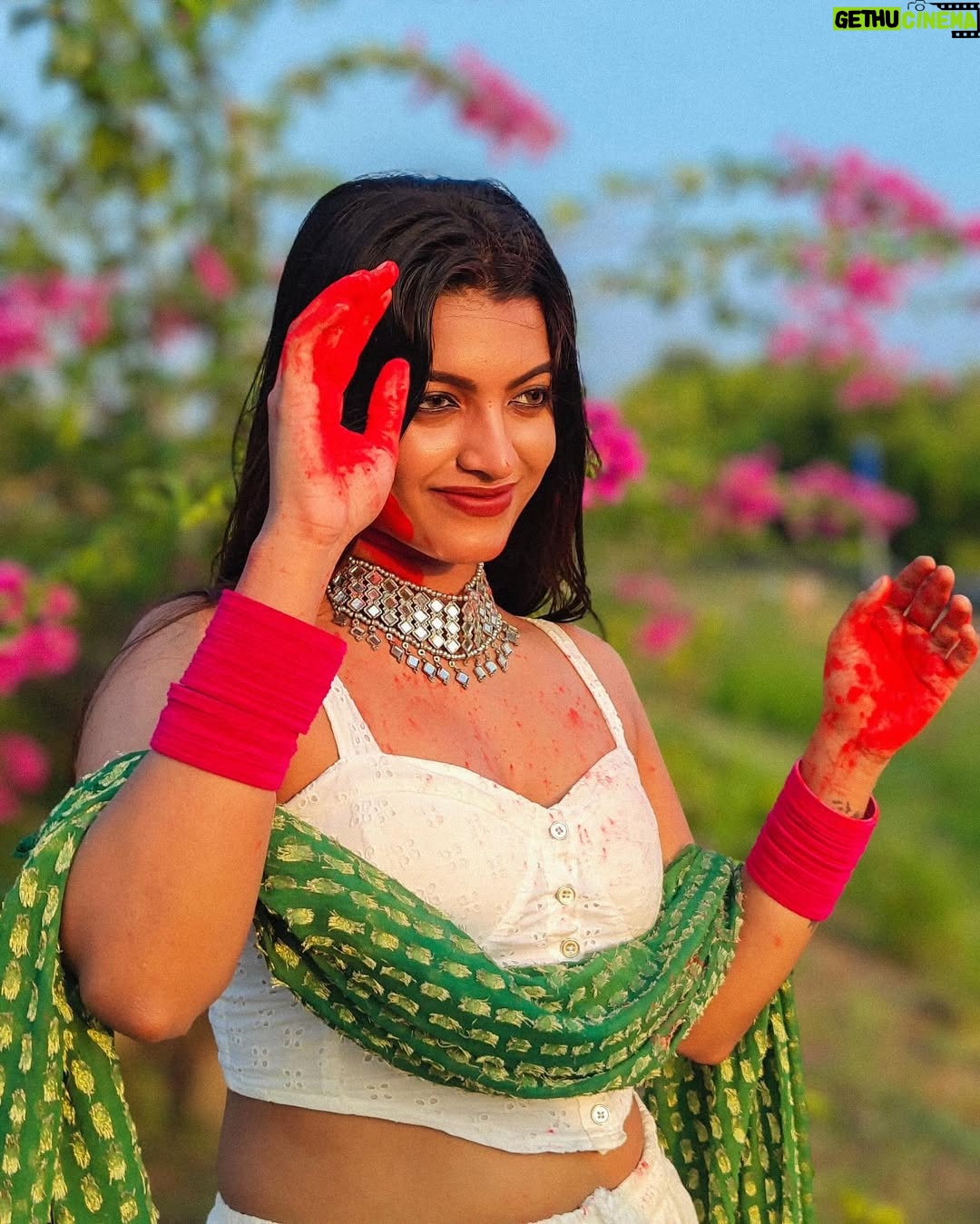 Amrutha Saju - 9.4K Likes - Messy hair, colorful face, and a heart full of happiness! 🌟🎨 #holihai
📸 @kedarhist_