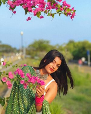Amrutha Saju Instagram - Messy hair, colorful face, and a heart full of happiness! 🌟🎨 #holihai

📸 @kedarhist_
