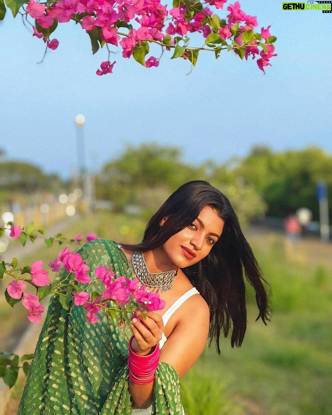 Amrutha Saju - 9.4K Likes - Messy hair, colorful face, and a heart full of happiness! 🌟🎨 #holihai
📸 @kedarhist_