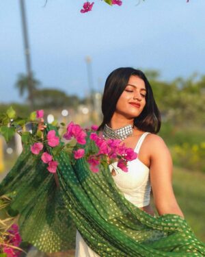 Amrutha Saju Instagram - Messy hair, colorful face, and a heart full of happiness! 🌟🎨 #holihai

📸 @kedarhist_