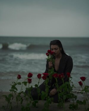 Amrutha Saju Instagram - La vie en rose🌹

📸 @kunjippaaru 
Special thanks to @kedarhist_