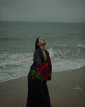 Amrutha Saju Instagram - La vie en rose🌹

📸 @kunjippaaru 
Special thanks to @kedarhist_