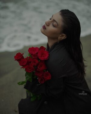 Amrutha Saju Instagram - La vie en rose🌹

📸 @kunjippaaru 
Special thanks to @kedarhist_