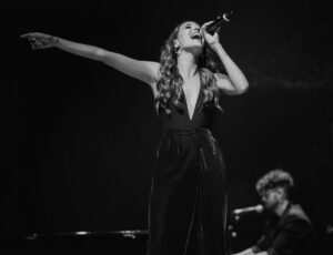 Ana Guerra Instagram - Voy a borrar fotos que ya no tengo espacio, o no….