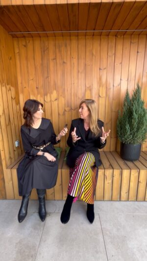Ana Marques Instagram - Apresento-vos a Renata Machado ( @atelierrenatasantosmachado ) que decorou esta casa. 
O VERDE foi o ponto de partida para um projecto feito “ de fora para dentro” tendo o jardim como inspiração. 
Isto é só o levantar de uma pontinha do véu… fiquem atentos. 

🎥 @visionari_visuals 
👗 @jijil_official 
💄 @73ana