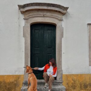 Ana Marques Instagram - Fim de semana tão bom… “old fashion habits”… 
Comer, conversar, jogar… e telemóvel só para tirar fotografias. 
Gosto tanto de casas assim: vividas e cheias de recordações!