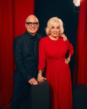 Anabel Alonso Instagram - Premios Goya 2025 ✨
Pablo Berger y yo entregadores del premio a ‘Mejor película de animación’
@academiadecine 
#Goya2025

Enhorabuena a todos los premiados, nominados y organizadores

Estilismo: @mardy_nogales 
Vestido de @mirto_oficial x @esfascinante 
@fahomamadrid @lodishoes