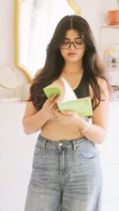 Actress Anahita Bhooshan HD Photos and Wallpapers March 2025