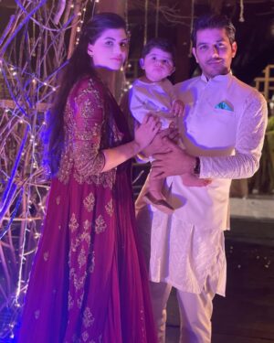 Anam Goher Instagram - Shaadi with our little new addition 👶🏻🫶🏻

👗 @fahadhussayncouture 
. @ubairnaeem 
. @j.junaidjamshed