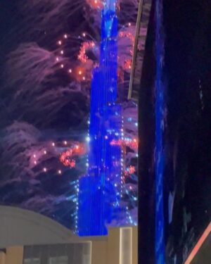 Anam Goher Instagram - Spent this New years in my second hometown Dubai ! ♥️🇦🇪
What an eventful night. Here’s welcoming 2023 in style ✨
@visit.dubai @dubai @emaardubai @burjkhalifa @dubai.travelers @downtowndubai 

#dubailife #dubai #anamgoher #newyear #2023 

Outfits : @zara 
Location : Downtown Dubai