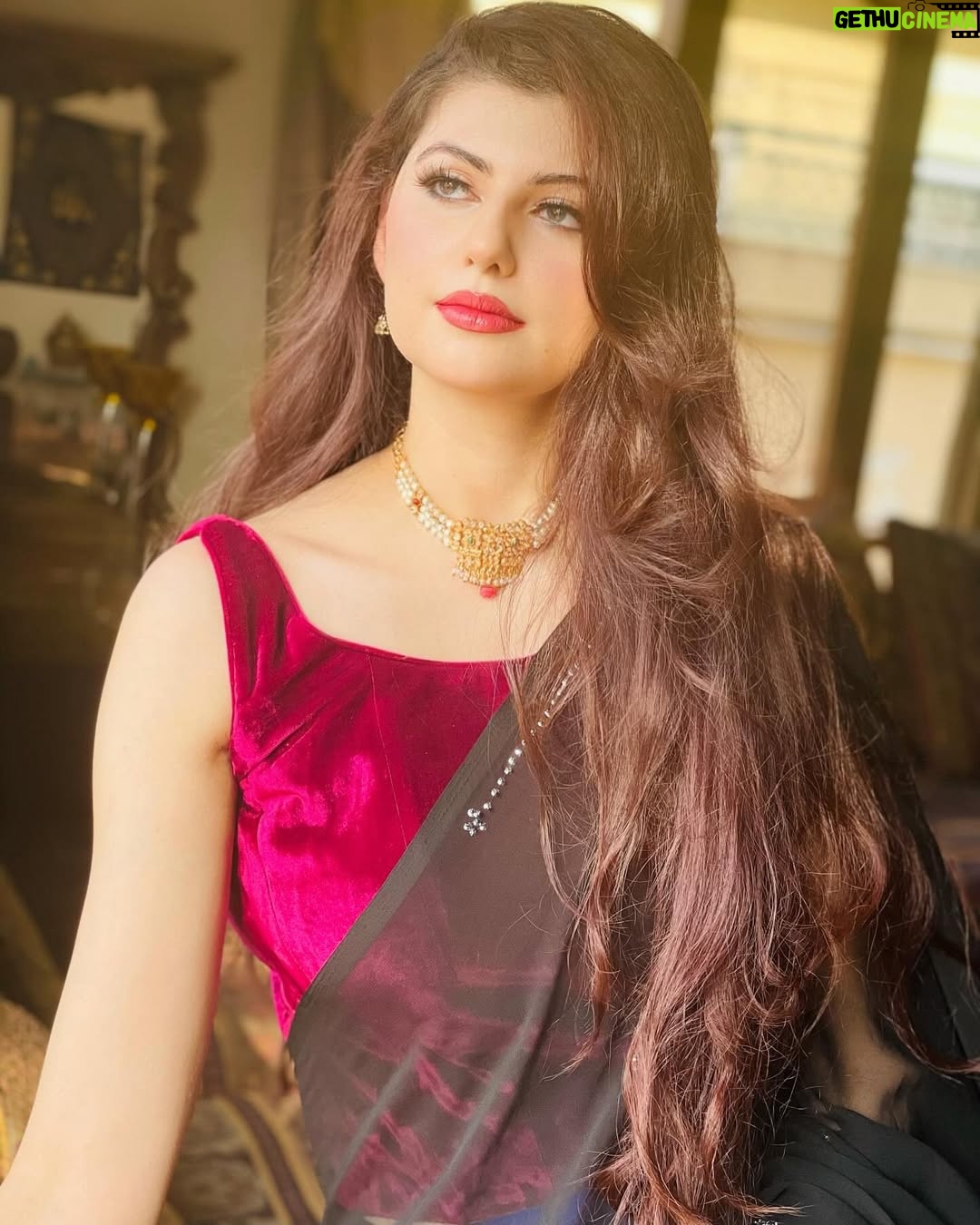 Anam Goher - 13.9K Likes - Eid Mubarak from me & my people! ♥️🌹🌙
.
.
.
.
.
👗 @maisondumoda_bysahmeen @blacksaree
Makeup by yours truly 💁🏻♀️💋💄
PS obsessed with this song 🎶
#saree #eid #eidmubarak #instagram #instagood #reels #reelsinstagram #2024 #socialmedia #explore #explorepage #instamood #pakistan #anamgoher #gohermumtaz #couple #newpost