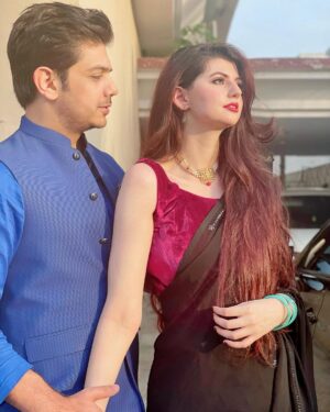 Anam Goher Instagram - Eid Mubarak from me & my people! ♥️🌹🌙

.
.
.
.
.
👗 @maisondumoda_bysahmeen @blacksaree 

Makeup by yours truly 💁🏻‍♀️💋💄

PS obsessed with this song 🎶 

#saree #eid #eidmubarak #instagram #instagood #reels #reelsinstagram #2024  #socialmedia #explore #explorepage #instamood #pakistan #anamgoher #gohermumtaz #couple #newpost