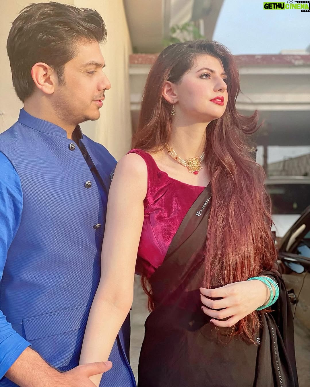 Anam Goher - 13.9K Likes - Eid Mubarak from me & my people! ♥️🌹🌙
.
.
.
.
.
👗 @maisondumoda_bysahmeen @blacksaree
Makeup by yours truly 💁🏻♀️💋💄
PS obsessed with this song 🎶
#saree #eid #eidmubarak #instagram #instagood #reels #reelsinstagram #2024 #socialmedia #explore #explorepage #instamood #pakistan #anamgoher #gohermumtaz #couple #newpost
