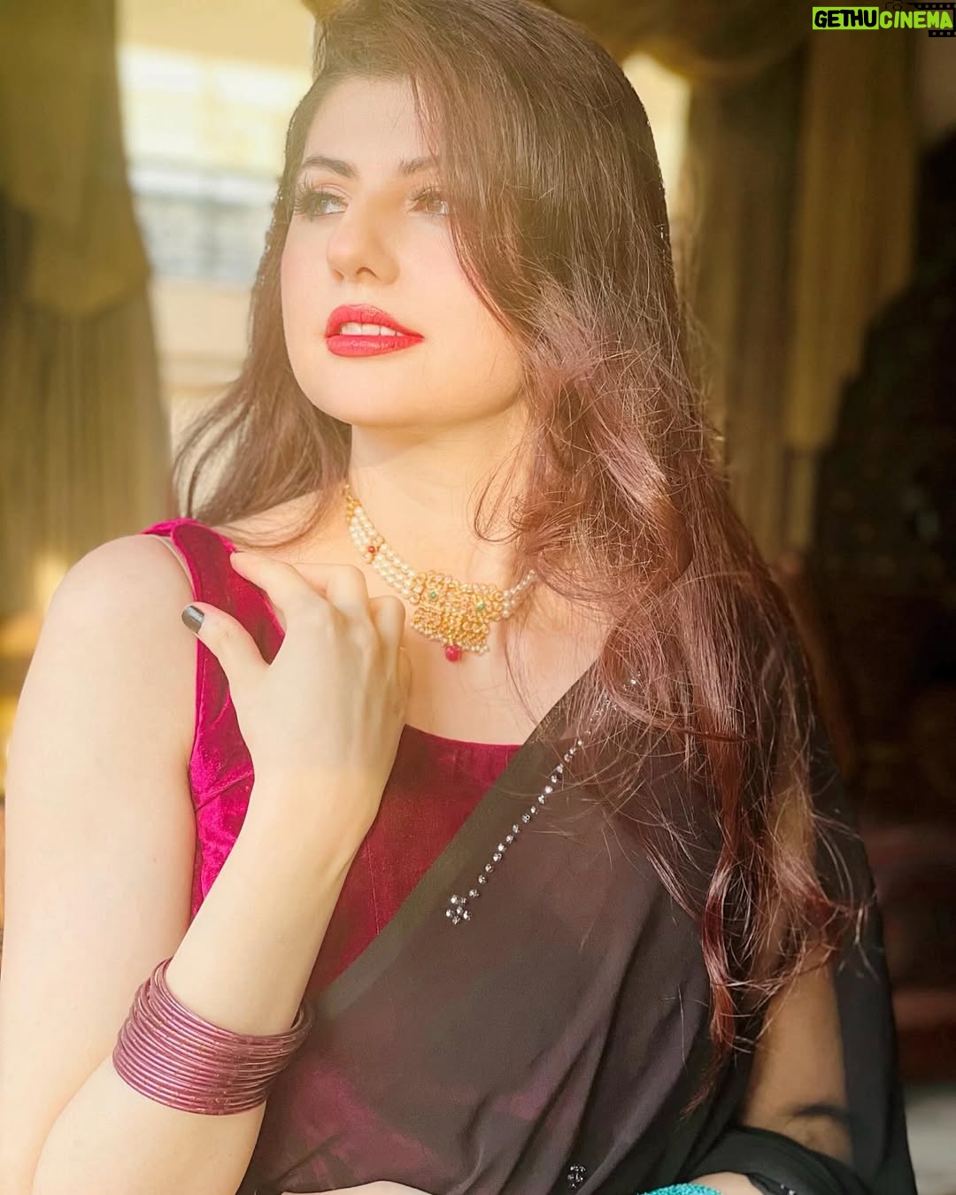 Anam Goher - 13.9K Likes - Eid Mubarak from me & my people! ♥️🌹🌙
.
.
.
.
.
👗 @maisondumoda_bysahmeen @blacksaree
Makeup by yours truly 💁🏻♀️💋💄
PS obsessed with this song 🎶
#saree #eid #eidmubarak #instagram #instagood #reels #reelsinstagram #2024 #socialmedia #explore #explorepage #instamood #pakistan #anamgoher #gohermumtaz #couple #newpost