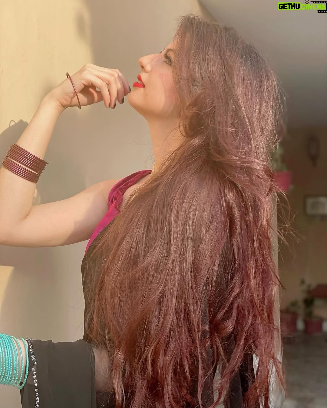 Anam Goher - 13.9K Likes - Eid Mubarak from me & my people! ♥️🌹🌙
.
.
.
.
.
👗 @maisondumoda_bysahmeen @blacksaree
Makeup by yours truly 💁🏻♀️💋💄
PS obsessed with this song 🎶
#saree #eid #eidmubarak #instagram #instagood #reels #reelsinstagram #2024 #socialmedia #explore #explorepage #instamood #pakistan #anamgoher #gohermumtaz #couple #newpost
