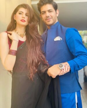 Anam Goher Instagram - Eid Mubarak from me & my people! ♥️🌹🌙

.
.
.
.
.
👗 @maisondumoda_bysahmeen @blacksaree 

Makeup by yours truly 💁🏻‍♀️💋💄

PS obsessed with this song 🎶 

#saree #eid #eidmubarak #instagram #instagood #reels #reelsinstagram #2024  #socialmedia #explore #explorepage #instamood #pakistan #anamgoher #gohermumtaz #couple #newpost