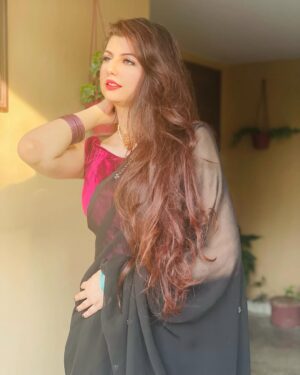 Anam Goher Instagram - Eid Mubarak from me & my people! ♥️🌹🌙

.
.
.
.
.
👗 @maisondumoda_bysahmeen @blacksaree 

Makeup by yours truly 💁🏻‍♀️💋💄

PS obsessed with this song 🎶 

#saree #eid #eidmubarak #instagram #instagood #reels #reelsinstagram #2024  #socialmedia #explore #explorepage #instamood #pakistan #anamgoher #gohermumtaz #couple #newpost