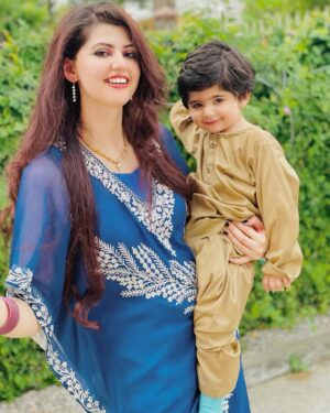 Anam Goher Instagram - Eid Mubarak from me & my people! ♥️🌹🌙

.
.
.
.
.
👗 @maisondumoda_bysahmeen @blacksaree 

Makeup by yours truly 💁🏻‍♀️💋💄

PS obsessed with this song 🎶 

#saree #eid #eidmubarak #instagram #instagood #reels #reelsinstagram #2024  #socialmedia #explore #explorepage #instamood #pakistan #anamgoher #gohermumtaz #couple #newpost