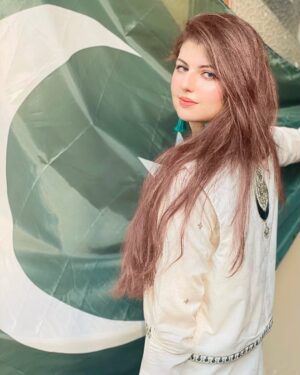 Anam Goher Instagram - Aj meri salgirah hai 🤍 Happy 77th Independence day to Pakistan and happy birthday to meeee! Thank you for the calls and messages love you all 🇵🇰♥️🎉

.
.
.
.
.
.
.

👗 @sapphirepakistan 
#AzaadiMubarak #Independenceday #Pakistan #birthday #PakistanyouareLove #birthdayshenangins #instagram #post #14thAugust #love #instagood #instamood #2024
