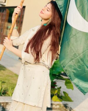 Anam Goher Instagram - Aj meri salgirah hai 🤍 Happy 77th Independence day to Pakistan and happy birthday to meeee! Thank you for the calls and messages love you all 🇵🇰♥️🎉

.
.
.
.
.
.
.

👗 @sapphirepakistan 
#AzaadiMubarak #Independenceday #Pakistan #birthday #PakistanyouareLove #birthdayshenangins #instagram #post #14thAugust #love #instagood #instamood #2024