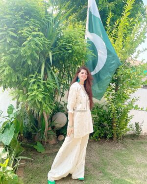 Anam Goher Instagram - Aj meri salgirah hai 🤍 Happy 77th Independence day to Pakistan and happy birthday to meeee! Thank you for the calls and messages love you all 🇵🇰♥️🎉

.
.
.
.
.
.
.

👗 @sapphirepakistan 
#AzaadiMubarak #Independenceday #Pakistan #birthday #PakistanyouareLove #birthdayshenangins #instagram #post #14thAugust #love #instagood #instamood #2024