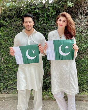 Anam Goher Instagram - Happy Independence Day Pakistan, from Us to You 🇵🇰💚 

#AzaadiMubarik #IndependenceDay #PakistanyouareLOVE @gohermumtazofficial @anamgoherofficial