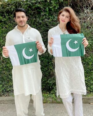 Anam Goher Instagram - Happy Independence Day Pakistan, from Us to You 🇵🇰💚 

#AzaadiMubarik #IndependenceDay #PakistanyouareLOVE @gohermumtazofficial @anamgoherofficial