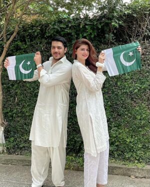 Anam Goher Instagram - Happy Independence Day Pakistan, from Us to You 🇵🇰💚 

#AzaadiMubarik #IndependenceDay #PakistanyouareLOVE @gohermumtazofficial @anamgoherofficial