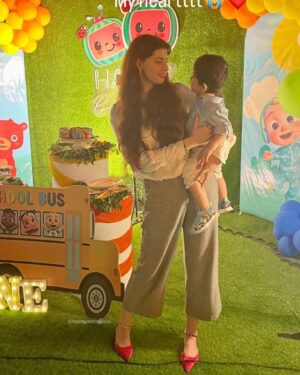 Anam Goher Instagram - Our little Baby Suleiman turns ONE Today! And the best part he has the same birthday as his mama. 🤍🥳
How time flew by! 
A big Thank you to everyone who was a part of the event on our special day. ✨

Special mention to @zuora_events for delivering exactly as they promised. 

@fatography.ai for capturing our memorable moments. 

PS: happy independence day #pakistan 🇵🇰

#Baby #birthday #birthdayboy #one #LEO