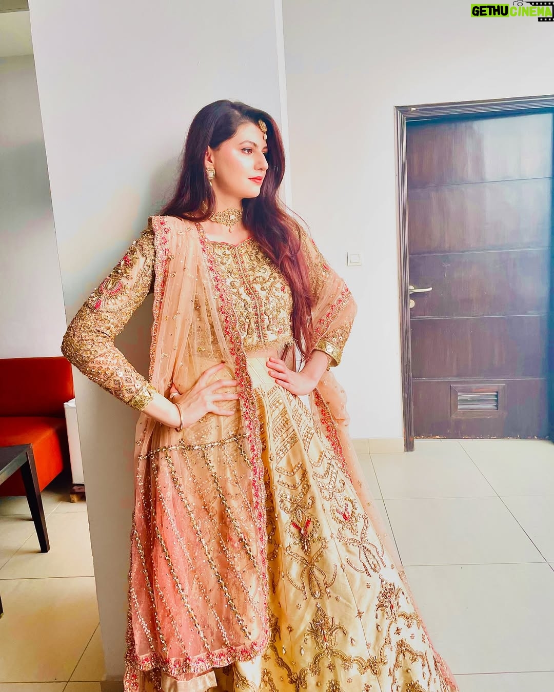 Anam Goher - 46.2K Likes - Meet Nimra from the sets of #Jafaa 🎬❤️🌼
👗 @shazakmalikofficial
.
.
.
.
.
@humtvpakistanofficial #humtv #jafaa #bts #photography #instagood #instagram #instadaily #reels #reelsinstagram #tv #drama #fyp #explore #explorepage #portraitphotography #photo #post