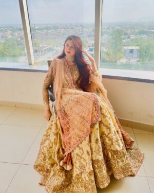 Anam Goher Instagram - Meet Nimra from the sets of #Jafaa 🎬❤️🌼

👗 @shazakmalikofficial 

.
.
.
.
.
@humtvpakistanofficial #humtv #jafaa #bts #photography #instagood #instagram #instadaily #reels #reelsinstagram #tv #drama #fyp #explore #explorepage #portraitphotography #photo #post