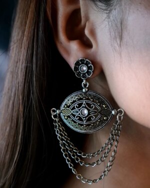 Anamica Kadamb Instagram - ✨ Jhumka Bareilly Wala – A Collection That Speaks Tradition with a Modern Twist! ✨

Celebrate Women’s Day with elegance and grace—shop our stunning jewellery collection and get up to 15% OFF! ✨💃

Embrace your shine, because every queen deserves her crown! 👑💖 (Link is in bio)

#JhumkaBareillyWala #AainaaJewelry #WomensDaySpecial #OxidizedJewelry #TimelessElegance#jewelry#jhumkas
#jhumkis #jhumkiearrings