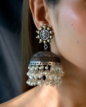 Anamica Kadamb Instagram - ✨ Jhumka Bareilly Wala – A Collection That Speaks Tradition with a Modern Twist! ✨

Celebrate Women’s Day with elegance and grace—shop our stunning jewellery collection and get up to 15% OFF! ✨💃

Embrace your shine, because every queen deserves her crown! 👑💖 (Link is in bio)

#JhumkaBareillyWala #AainaaJewelry #WomensDaySpecial #OxidizedJewelry #TimelessElegance#jewelry#jhumkas
#jhumkis #jhumkiearrings