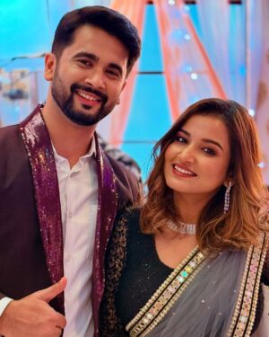 Anannya Biswas Instagram - Watch us fighting in sholok saree. 😅
Starting today at 7:30 pm only on sunbangla ❤️
.
#instadaily #instagood #sholoksaree #bluesproduction #sunbangla #newshow #indranilchatterjee