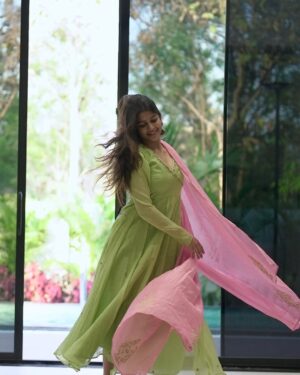 Ananthika Sanilkumar Instagram - when colors hum a quiet melody :)💕 
.
Costume :  @vanam_india 
 @sumaiya.alam