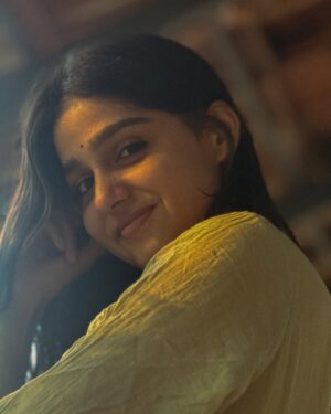 Anaswara Rajan Instagram - unnai kaanamal 🌼