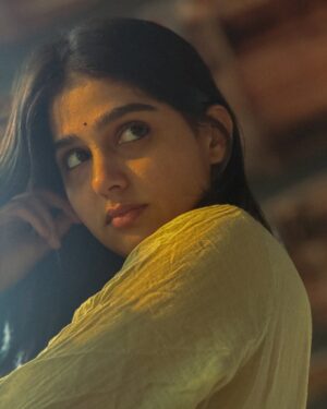 Anaswara Rajan Instagram - unnai kaanamal 🌼